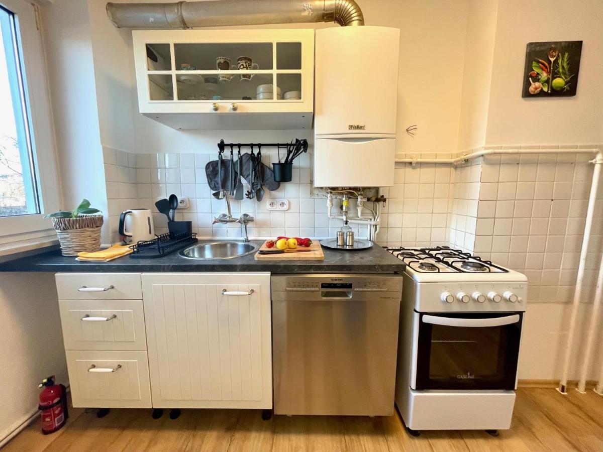 Downtown Apartment By Ninja Spaces - Kingsize-Bett, Kueche, Netflix, Terrasse Wuppertal Bagian luar foto