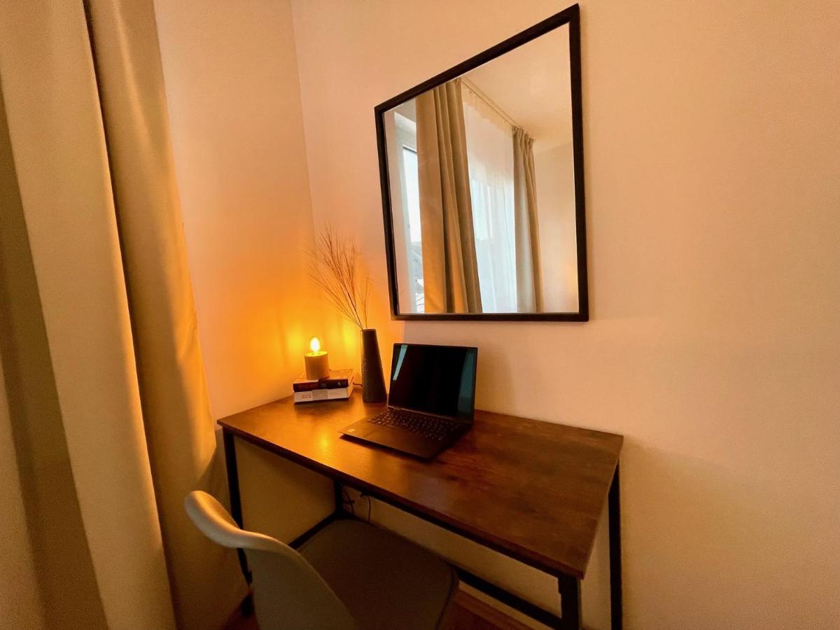 Downtown Apartment By Ninja Spaces - Kingsize-Bett, Kueche, Netflix, Terrasse Wuppertal Bagian luar foto