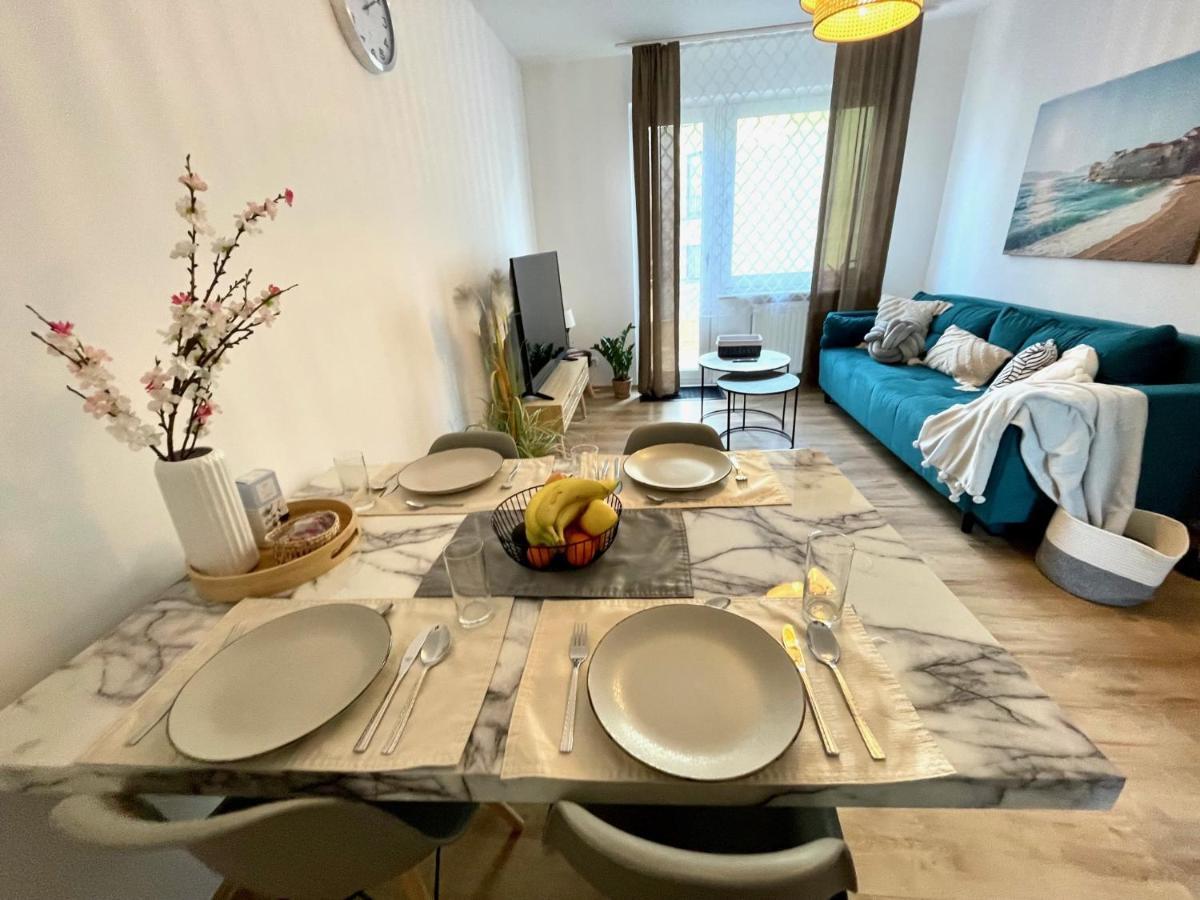 Downtown Apartment By Ninja Spaces - Kingsize-Bett, Kueche, Netflix, Terrasse Wuppertal Bagian luar foto