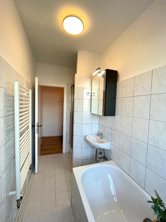 Downtown Apartment By Ninja Spaces - Kingsize-Bett, Kueche, Netflix, Terrasse Wuppertal Bagian luar foto